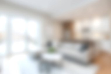 Yumuşak nötr tonlara, rahat mobilyalara ve bol doğal ışığa sahip modern oturma odası. Rahatlama ve toplanma için mükemmel..