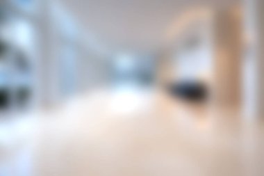 Geniş, modern bir iç mekan, minimalist tasarımı geliştiren parlak bir ışık yayıyor. Bu boş oda zarafet ve sükunetin özünü yakalıyor..