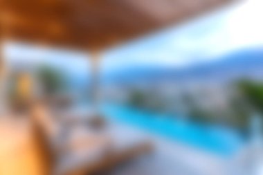 Havuz kenarında sakin bir anın tadını çıkarın. Bu modern tatil köyünde güzel bir dağ manzarası var. Rahatlamak ve rahatlamak için mükemmel..