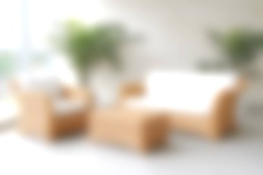 Hafif ahşap mobilyalar, yumuşak yastıklar ve yeşillik içeren rahat ve modern bir oturma odası. Rahatlamak ve sakin bir ortam için mükemmel..