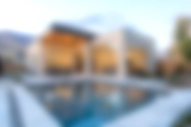 Şık, modern bir villa keşfedin. Etrafı muhteşem mimari yapılarla çevrili sakin bir yüzme havuzu. Rahatlamak ve gün batımında kaçmak için mükemmel bir yer..