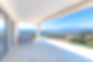 Modern bir balkon, dingin bir okyanus ve parlak mavi gökyüzünün altında nefes kesici bir manzara sunuyor, rahatlama ve rahatlama için mükemmel..