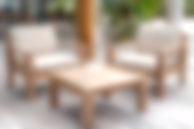 Bu açık hava oturma alanında, lüks yastıklı şık ahşap sandalyeler ve rahatlama için mükemmel şık bir kahve masası olan huzur deneyimi..