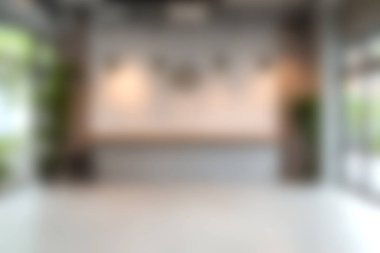 Sakin bir kapalı alan, doğal ışık ve yeşillikle tamamlanmış minimalist bir tasarıma sahiptir. Parlak ortam temiz çizgiler ve rahatlama veya yaratıcı ilham için mükemmel bir atmosfer sergiliyor..