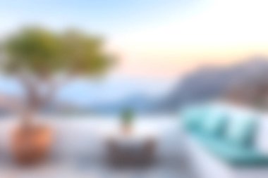 Zarif bir dekor, gür bir ağaç ve nefes kesici gün batımı manzaralı modern bir açık mekanın sakinliğini hissedin. Rahatlamak ve rahatlamak için mükemmel..