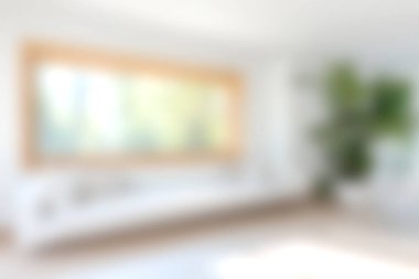 Boşluğu doğal ışıkla dolduran geniş bir pencereye sahip parlak ve havadar modern bir oturma odası. Minimalist tasarım beyaz bir kanepe ve yeşil bitkiler içeriyor, rahat ve davetkar bir atmosfer yaratıyor. Rahatlama ve tarz için mükemmel..