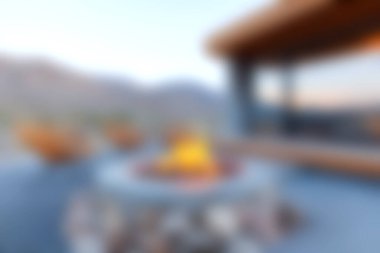 Rahatlatıcı bir akşamın tadını çıkarın. Rahat bir oturma ve nefes kesici bir dağ manzarasıyla çevrili, sıcak bir ateş çukurunda toplanmak için mükemmel bir yer..