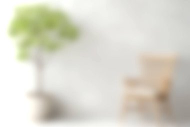 Yumuşak bir ışık, ahşap bir sandalye ve yemyeşil bir bitki içeren güzel düzenlenmiş bir iç mekan rahatlama ve rahatlama için sakin bir atmosfer yaratıyor..