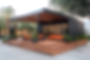 Modern bir tasarım, rahat bir oturma yeri ve yemyeşil, rahatlama ve sosyal toplanma için mükemmel bir ortam keşfedin..