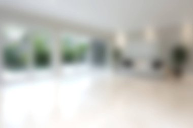 Bu görüntü, doğal ışık, zarafet ve konfor içeren parlak ve modern bir iç mekan içerir. Tasarım ilhamı için ideal.