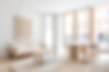 Doğal ışık, minimalist mobilyalar ve sıcak dekorlarla dolu rahat ve modern bir oturma odası keşfedin. Tarz ve konforun mükemmel bir karışımı..