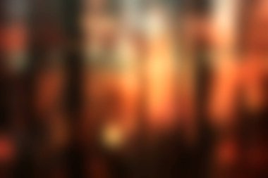 Bu soyut doğa arka planı renkli bokeh ışıkları ve orman siluetlerinin güzel bir etkileşimini içeriyor, rüya gibi ve canlı bir atmosfer yaratıyor..