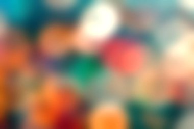 Renkli bulanık bokeh çemberleri, koyu bir arka planda canlı renklerle rüya gibi ve şenlikli bir atmosfer yaratır. Kutlamalar ve sanatsal projeler için mükemmeldir..