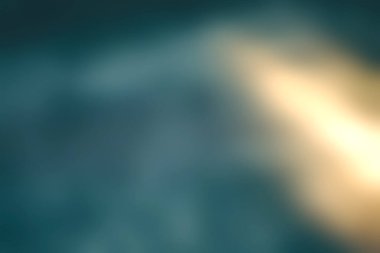 Bu soyut görüntü, yumuşak ışıkla aydınlatılan, eşsiz doku ve desenleri gösteren karanlık bir yüzeye sahiptir. Çeşitli tasarım projeleri için mükemmel.