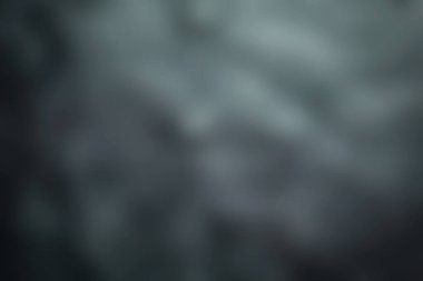 Bu görüntü, su damlacıklarının yer aldığı koyu dokulu bir yüzeyi yakından yakalar. Parlak bitiş ve karmaşık desenler taşın doğal güzelliğini vurguluyor..