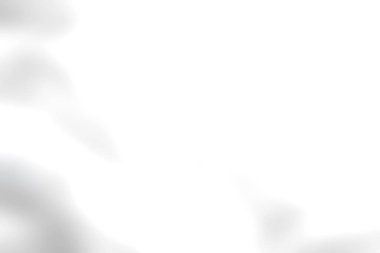 Yumuşak, beyaz bir kumaş modern tasarım projeleri için ideal, zarif ve havadar bir zemin oluşturur. Bu sahne huzurlu ve minimalist bir estetik sunuyor..