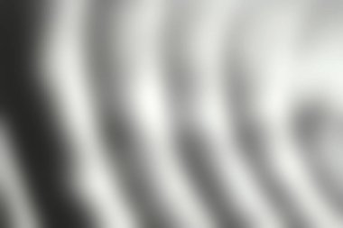 Bu büyüleyici yakın çekim görüntüler, zarif kabarcıklar ve ince yansımalarla süslenmiş bir dizi düzgün, eğri yüzeyler sergiliyor ve sanatsal tek renkli bir kompozisyon oluşturuyor..