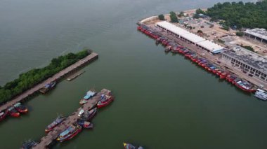 Balıkçılık limanının hava manzarası.