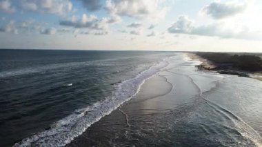 Deniz kıyısının güzel manzarası