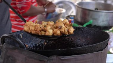 Hint lokantasında kızartılmış yemek..