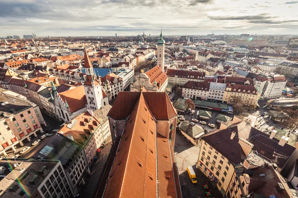 Eski şehirde Münih çatılar