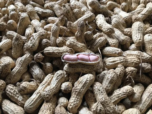 pazarda yer fıstığı