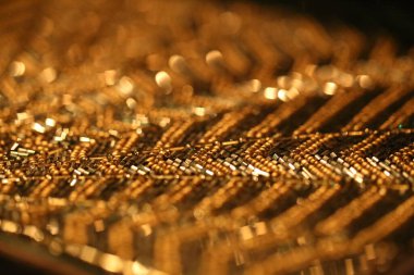 Altın boncuklardan yapılmış bir kutu. Yüksek kalite fotoğraf