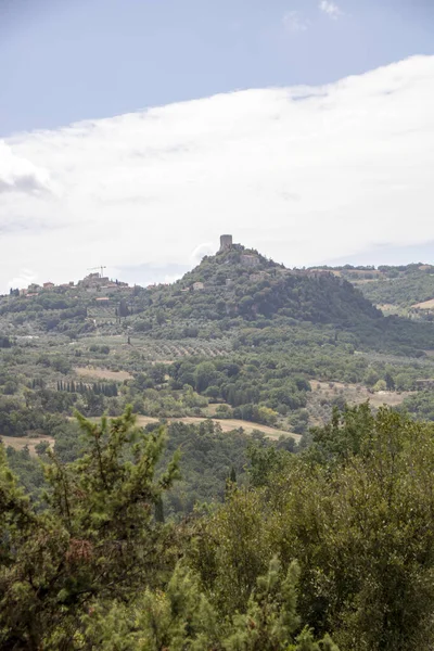 San Quirico Orcia Włochy Sierpniu 2020 Krajobraz Wsi Toskańskiej Fortecą — Zdjęcie stockowe