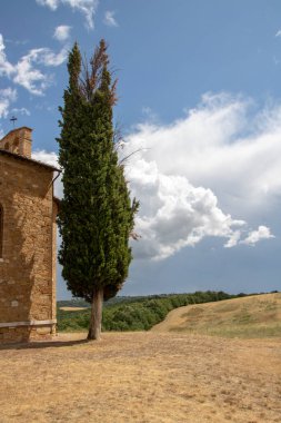 San Quirico d 'Orcia - İtalya - Ağustos 2020 - Toskana kırsalının manzarası