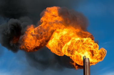 Bir petrol meşale alevi fırtınası