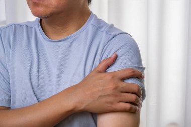 Gerilim, iltihap ve yaralanma tedavisi için omuz ağrısı giderme uzmanı.