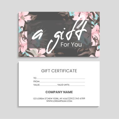 Renkli hediye kartları seti 50 dolar ve beyaz ve pembe arkaplanlı zambaklarla birlikte 100 dolar değerinde. Salon, galeri, kaplıca, dükkan için çiçeklerin modern stil illüstrasyonu. Hediye çeki.