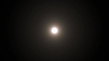 4K döngüsü Karanlık Gece Optik Güneş Işığı Lens Işığı Efekti Siyah Arkaplan Canlandırması Üzerine İzole Edildi