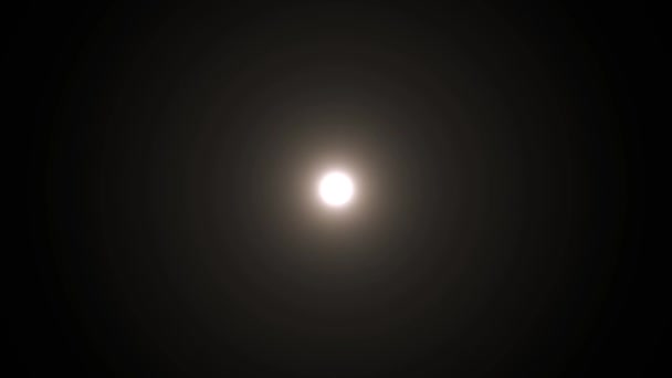 Luz de efecto de destello de lente amarilla solar óptica de noche oscura del lazo 4K aislada sobre animación de fondo negro — Vídeo de stock