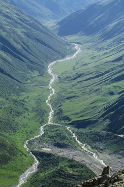 Dağ vadisi manzarası