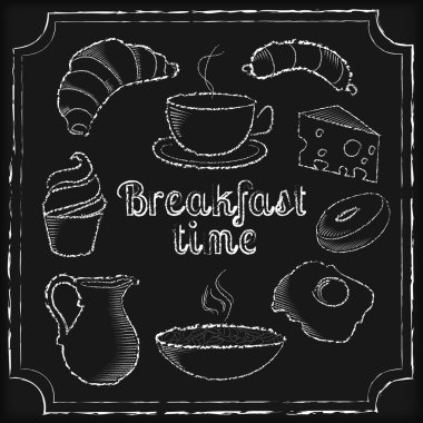 Siyah yazı tahtası beyaz kahvaltı yemek seti