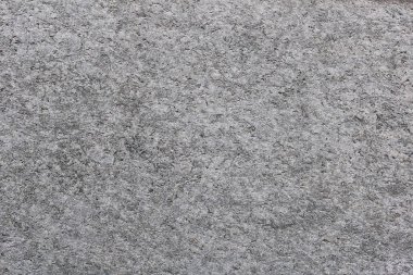 Aşırı dayanıklılığı ve kendine özgü kristal görüntüsüyle bilinen granit taştan bir yüzeye yakın çekim. Cephe ve anıtlar inşa etmek için kullanılır..