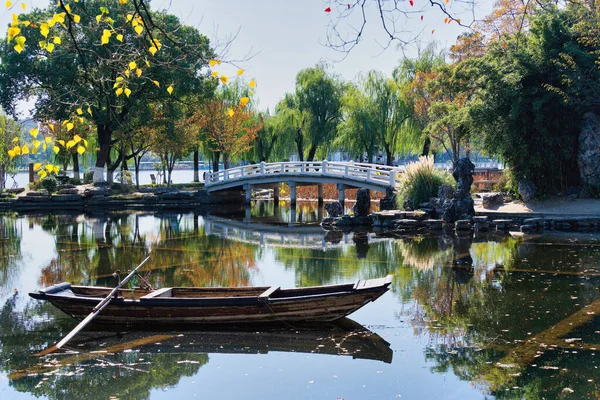 Nanjing Mochou Gölü Parkı - Şehir Sahnesi