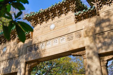 Sonbaharda Linggu Tapınağı - Nanjing 'deki Akçaağaç Yaprağı Festivali  