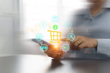 Çok kanallı pazarlama akıllı çevrimiçi ve çevrimdışı platformlar aracılığıyla alışveriş kanallarını birleştirip küresel ticaret merkezlerini kusursuz bir şekilde birbirine bağlar ve olağanüstü müşteri deneyimleri sunar..