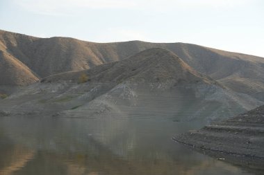 Dağlardaki güzel göl