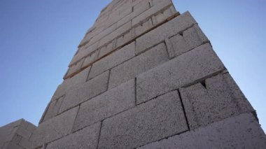 Bu beton bloklar, iyi ve yüksek kalitede bir evin inşası için oluşturulmuştur.