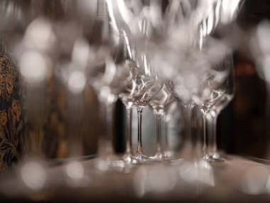 Şarap kadehinin soyut görüntüsü sığ alan derinliği, sanatsal resim çubuğu fotoğrafçılığı