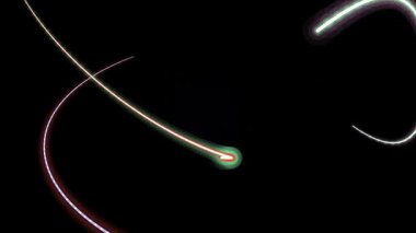 Karanlık uzayda kıvrılan parlak ışık izleri.