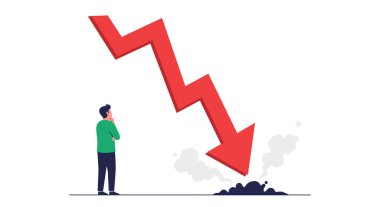 Endişeli işadamı, finansal kayıp ve ekonomik krizi temsil eden, hızla düşüşe geçen kırmızı ok düşüşüne bakıyor..