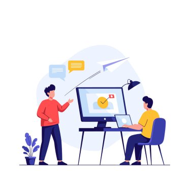 Masa başında bir bilgisayar ve dizüstü bilgisayarla çalışan iki adamdan oluşan yaratıcı bir ekip..