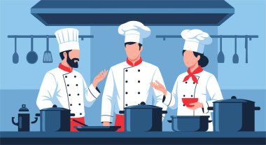 Üç profesyonel aşçı, beyaz üniforma ve şapka giyerek ticari bir mutfakta durup tencere ve tavalar arasında yemek hazırlama hakkında konuşuyorlar..