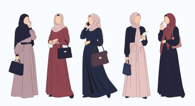 Beş Müslüman kadının koleksiyonu şık başörtüleri ve çeşitli renkte uzun elbiseler giyerek telefonla konuşurken ya da el çantaları taşırken..