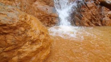 Şelalenin güzel manzarası 