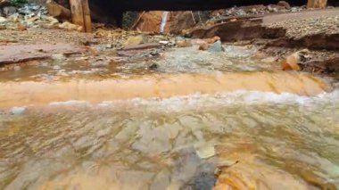 Köydeki güzel şelale 